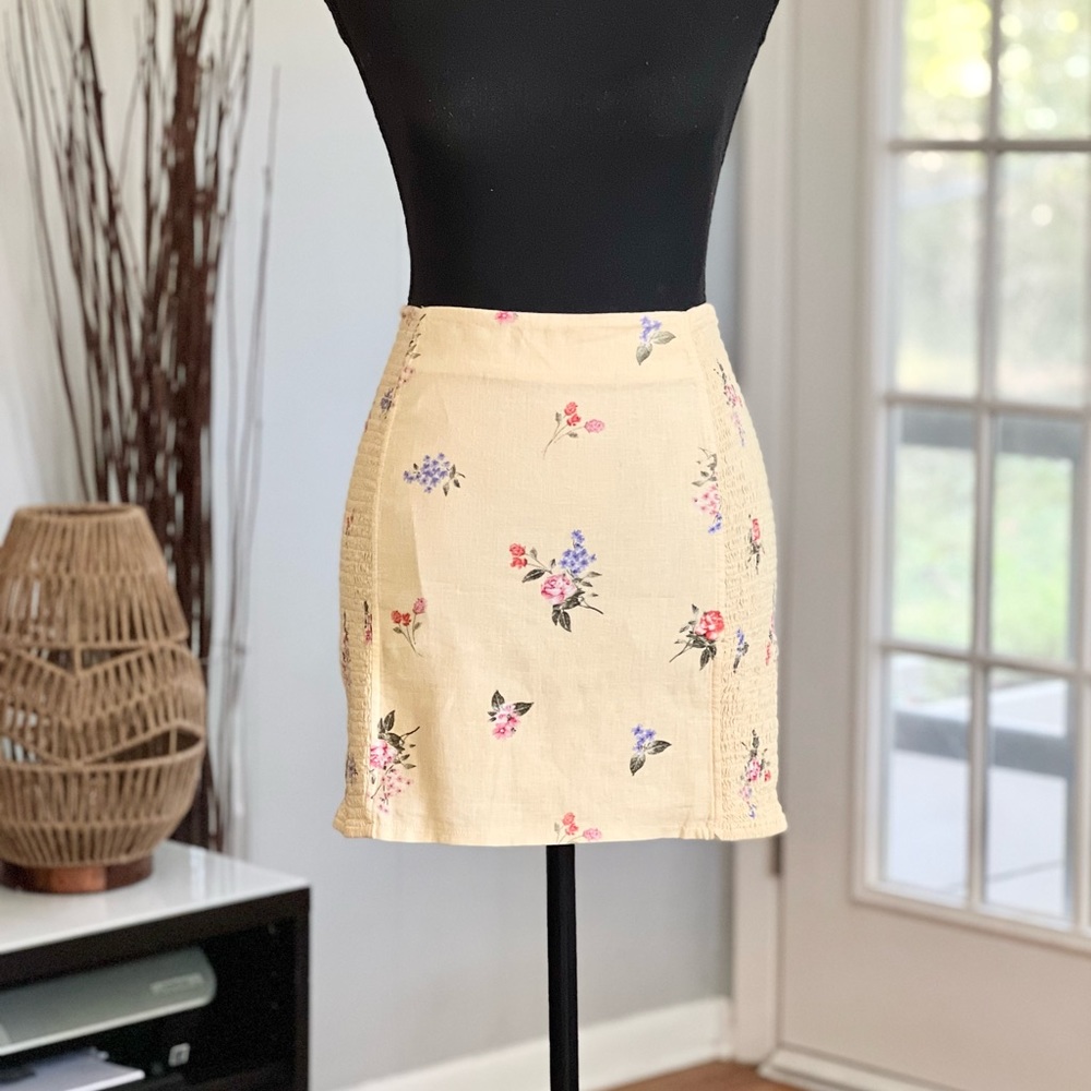 Forever 21 Yellow Floral Mini Summer Skirt Size Small